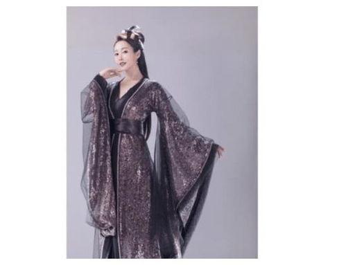 李纯娱乐圈爆料,揭秘明星幕后真相  第1张