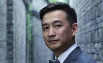 娱乐君吃瓜黄磊是谁啊,黄磊背后的故事与争议 第1张 娱乐君吃瓜黄磊是谁啊,黄磊背后的故事与争议 第1张